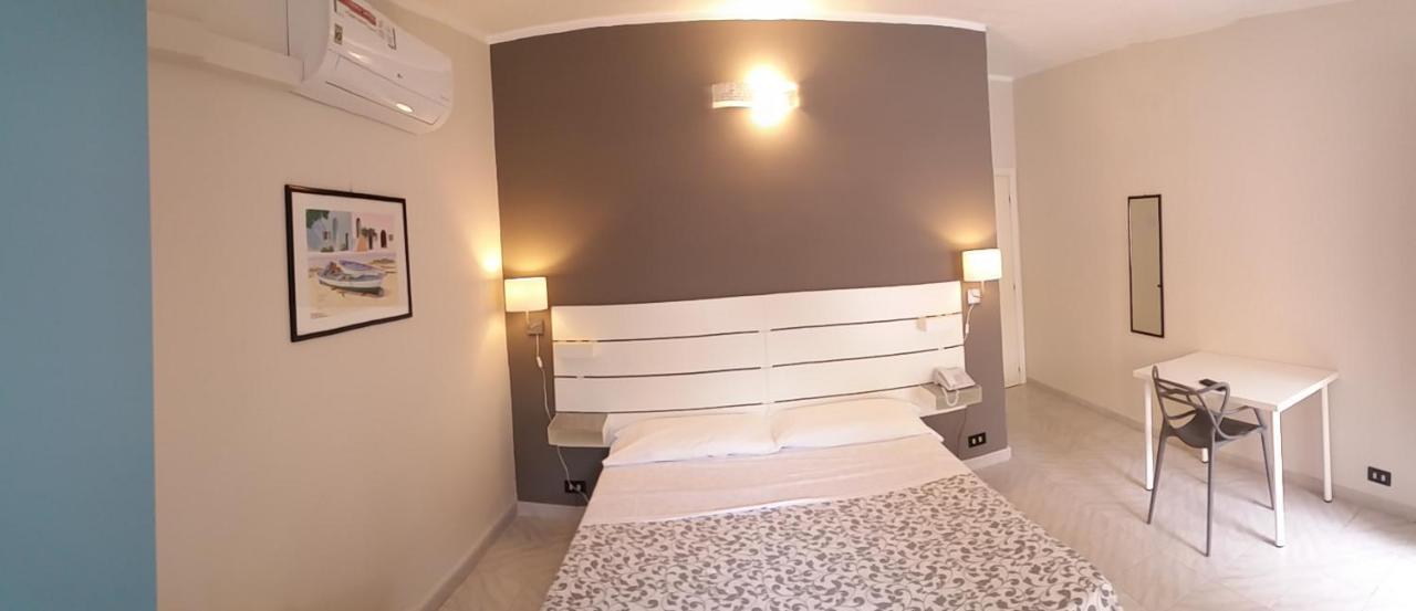 Hotel Malibu Spotorno Bagian luar foto